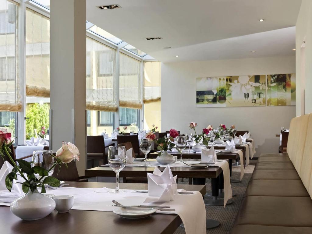 Group Dining